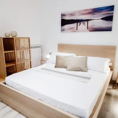 Comfy Apt 6 Min Foot From S.giovanni Station! Lejlighed *