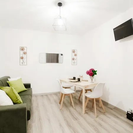 Comfy Apt 6 Min Foot From S.giovanni Station! *