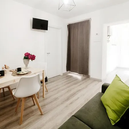 Comfy Apt 6 Min Foot From S.giovanni Station! Como