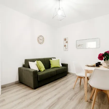Comfy Apt 6 Min Foot From S.giovanni Station! Apartment Como