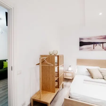 Comfy Apt 6 Min Foot From S.giovanni Station! * Como