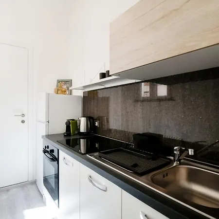 Comfy Apt 6 Min Foot From S.giovanni Station! Lejlighed Como