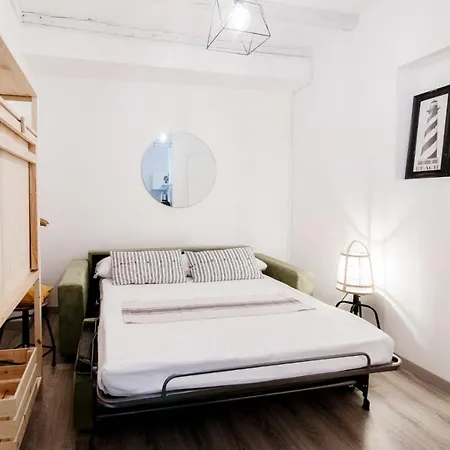 Comfy Apt 6 Min Foot From S.giovanni Station! Lejlighed