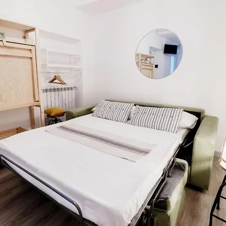 Lejlighed Comfy Apt 6 Min Foot From S.giovanni Station!
