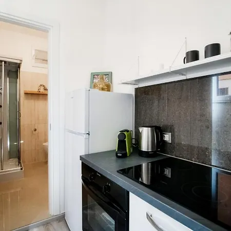 Lejlighed Comfy Apt 6 Min Foot From S.giovanni Station!